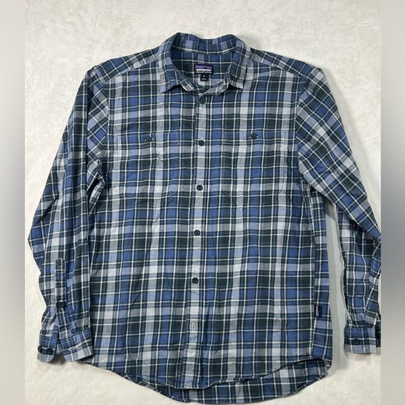 Patagonia Size Medium Navy Plaid Organic Cotton Button Front Shirt EUC - Picture 3 of 10